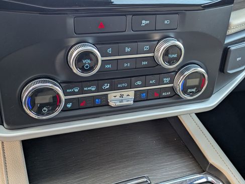 Used 2022 Ford Expedition Max Limited image 24