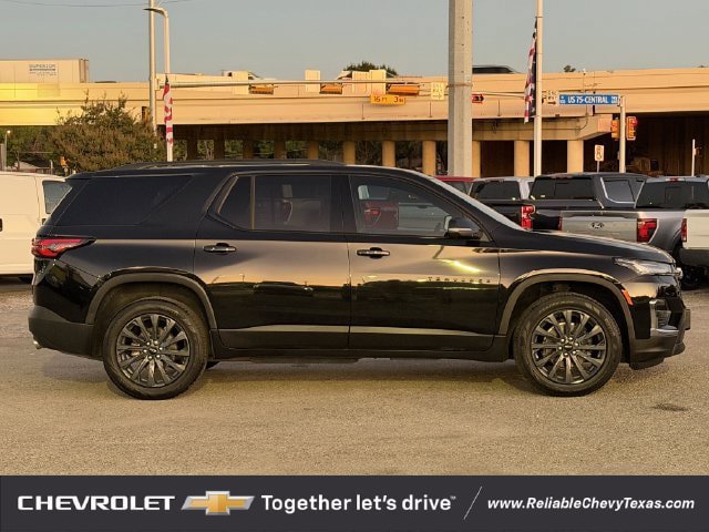 Used 2023 Chevrolet Traverse RS FWD image 3