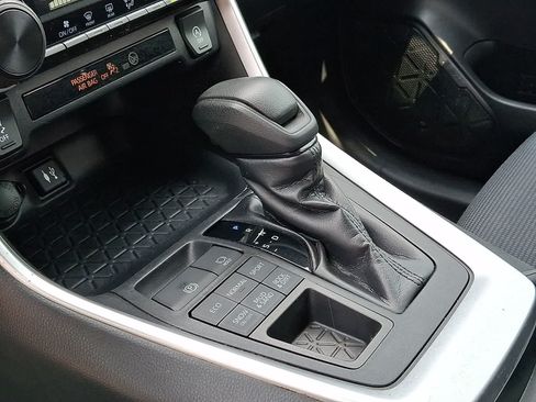 Certified 2019 Toyota RAV4 LE AWD/4WD image 16