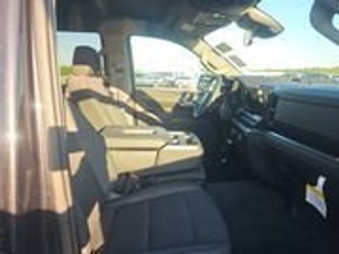 Used 2023 Chevrolet Silverado 1500 LT AWD/4WD image 3