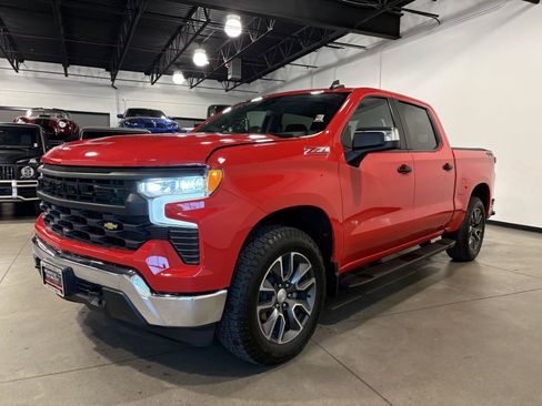 Used 2022 Chevrolet Silverado 1500 LT AWD/4WD image 7