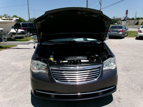 Used 2015 Chrysler Town & Country Limited FWD image 23
