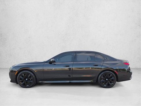 Certified 2025 BMW 760i xDrive w/ Executive Package AWD/4WD image 9