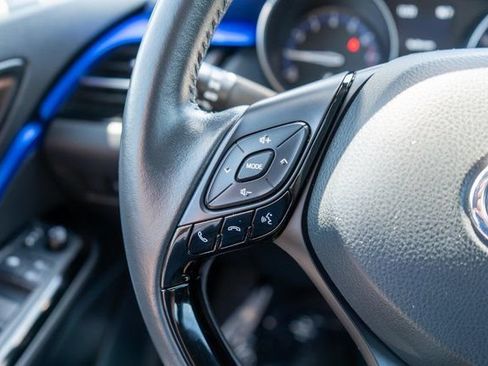 Used 2022 Toyota C-HR XLE FWD image 22