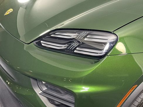 Certified 2025 Porsche Macan 4 Electric AWD/4WD image 27