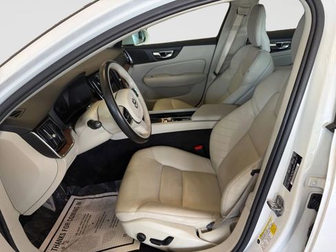 Used 2021 Volvo S60 T6 Momentum image 10