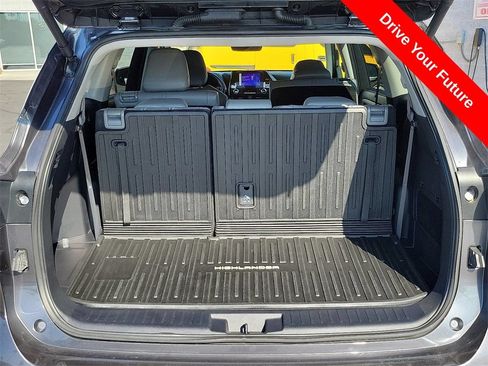 Used 2024 Toyota Highlander XLE AWD/4WD image 29