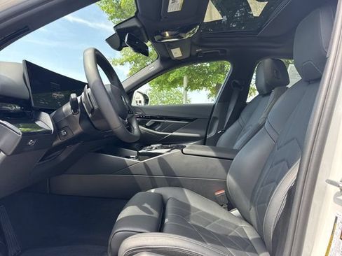 Certified 2026 BMW 530i xDrive AWD/4WD image 10