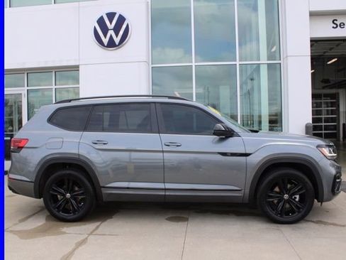 Used 2023 Volkswagen Atlas SEL R-Line image 5