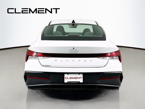 Used 2024 Hyundai Elantra SEL FWD image 8