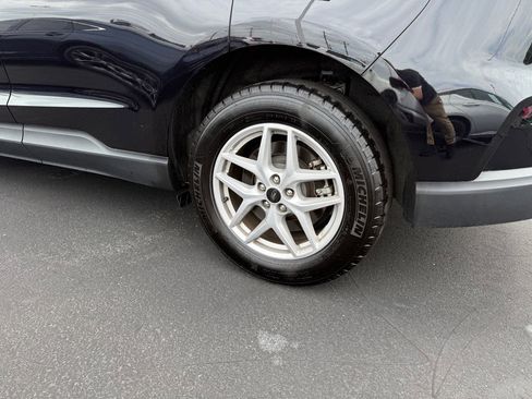 Used 2024 Ford Edge SEL image 9