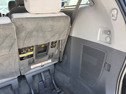 Used 2017 Toyota Sienna LE FWD image 29