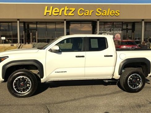 Used 2024 Toyota Tacoma TRD Off-Road image 5