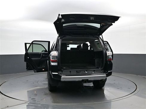 Used 2018 Toyota 4Runner TRD Off-Road Premium image 32