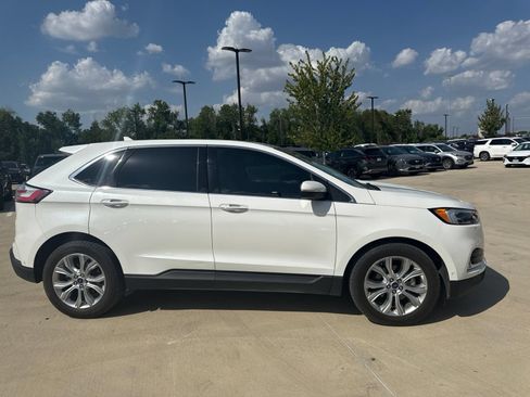 Used 2020 Ford Edge Titanium w/ Equipment Group 301A FWD image 2