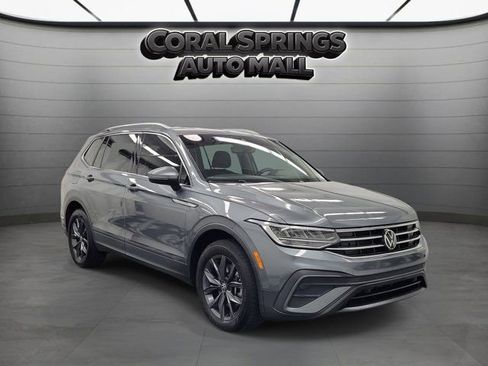 Used 2022 Volkswagen Tiguan SE FWD image 1