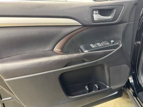 Used 2016 Toyota Highlander XLE AWD/4WD image 8