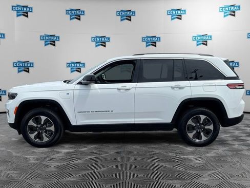 Used 2023 Jeep Grand Cherokee 4WD 4xe image 3