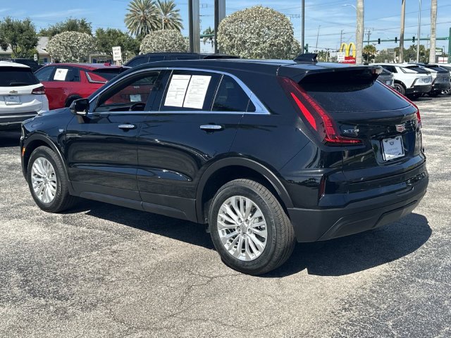Used 2024 Cadillac XT4 Luxury w/ Cold Weather Package FWD image 5