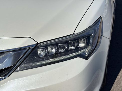 Used 2017 Acura ILX w/ Premium Package image 11