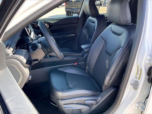 New 2026 Jeep Compass Latitude image 9