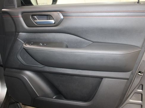 Used 2025 Nissan Armada PRO-4X AWD/4WD image 24