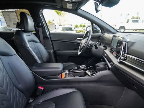 Certified 2025 Kia Sportage X-Line AWD/4WD image 17
