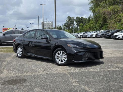 Used 2025 Toyota Camry LE image 2