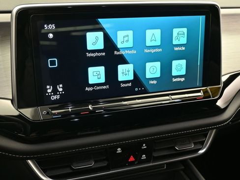 Used 2024 Volkswagen Atlas Cross Sport SE image 18