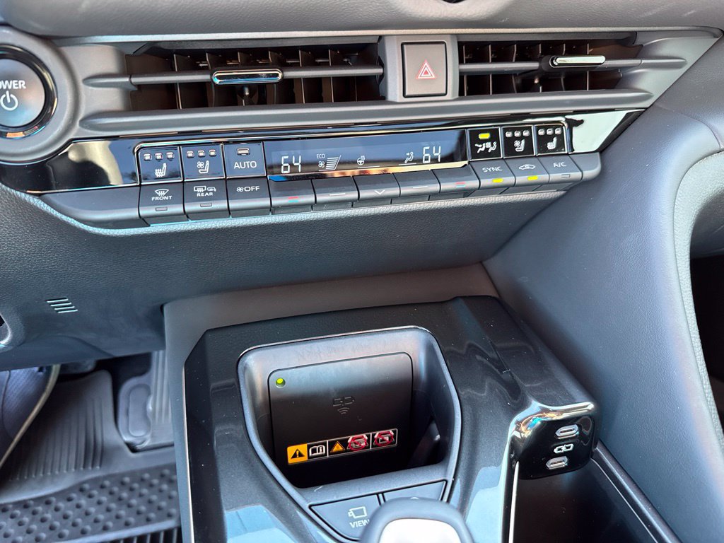 Used 2025 Toyota Crown Platinum AWD/4WD image 24