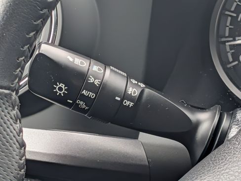 Used 2022 Toyota Tacoma TRD Sport w/ Technology Package AWD/4WD image 28