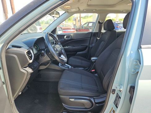 Used 2025 Hyundai Venue SEL FWD image 11