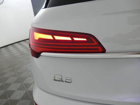 Used 2023 Audi Q5 2.0T Premium w/ Convenience Package AWD/4WD image 9