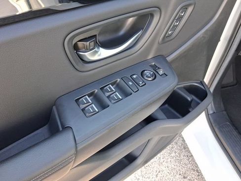 Used 2025 Honda Pilot EX-L image 14