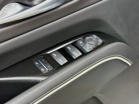 Used 2022 Cadillac Escalade Premium Luxury image 20