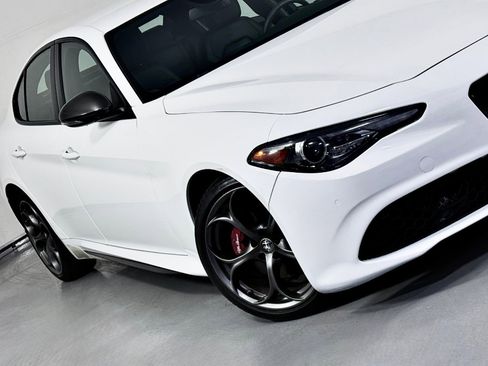 Used 2019 Alfa Romeo Giulia Ti image 4