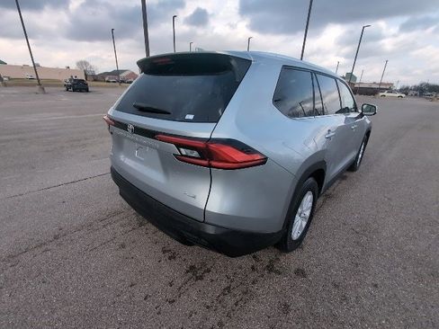 Used 2024 Toyota Grand Highlander XLE image 3