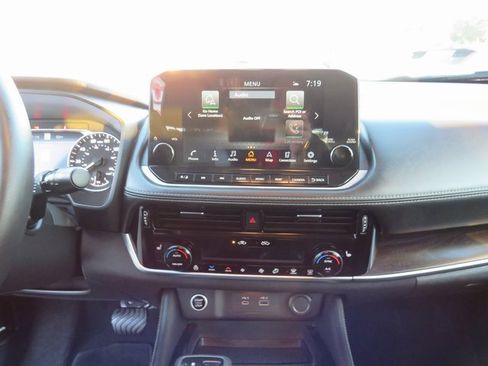 Used 2021 Nissan Rogue SL w/ Premium Package image 24