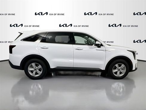 Certified 2024 Kia Sorento LX image 9