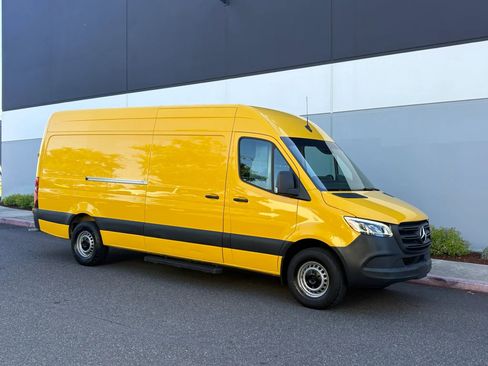 Used 2021 Mercedes-Benz Sprinter 2500 image 8