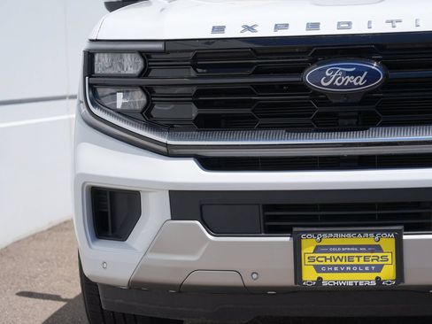 Used 2025 Ford Expedition Platinum AWD/4WD image 9