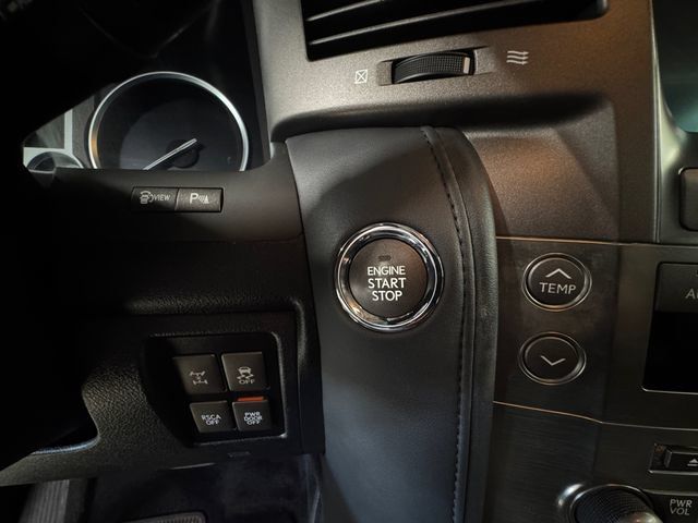 Used 2011 Lexus LX 570 4WD w/ Luxury Pkg image 20