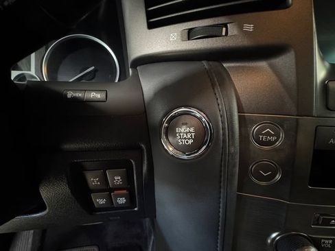 Used 2011 Lexus LX 570 4WD w/ Luxury Pkg image 20