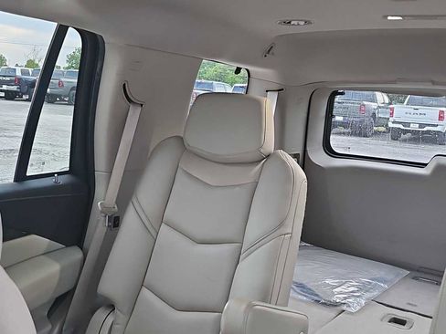 Used 2020 Cadillac Escalade Premium Luxury AWD/4WD image 5