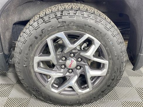 Used 2024 GMC Sierra 1500 SLT w/ SLT Premium Plus Package image 33