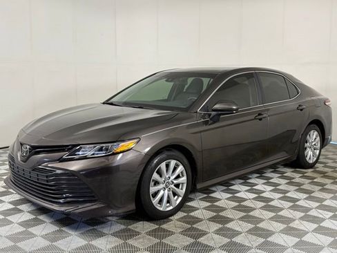 Used 2018 Toyota Camry LE FWD image 2