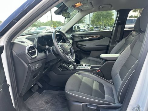Used 2024 Chevrolet TrailBlazer LT w/ LT Cold Weather Package FWD image 16