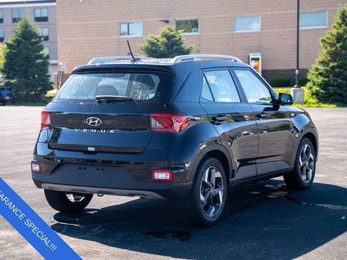 Used 2024 Hyundai Venue SEL image 7