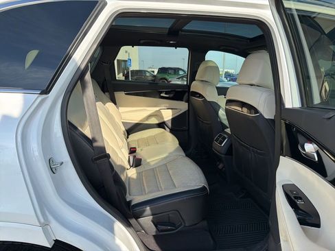 Used 2017 Kia Sorento SX image 17