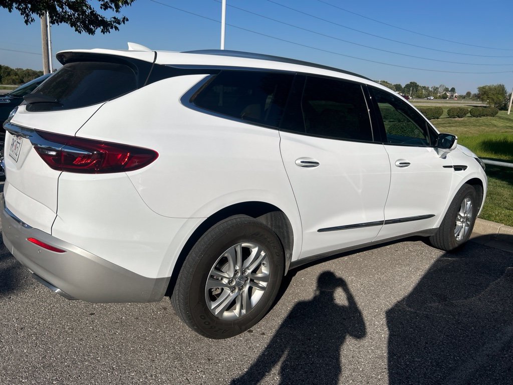 Used 2021 Buick Enclave Essence w/ Sound and Sites Package FWD image 4